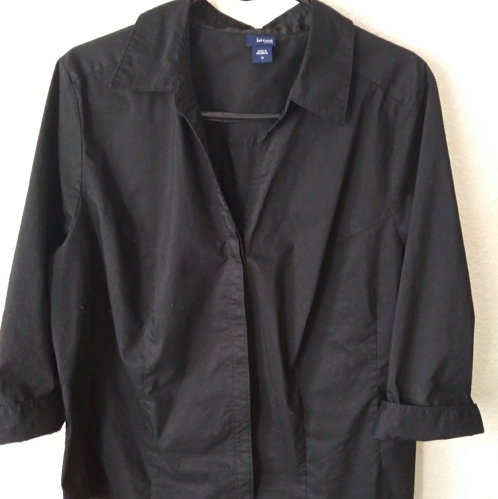 Black 3/4 length sleave shirt
